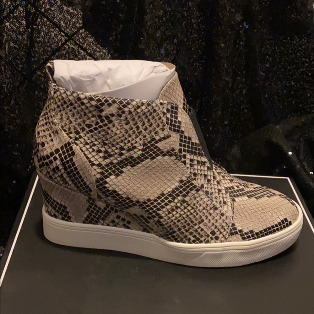 Shoes - Picture 3 of 5